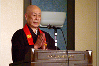 歓迎の挨拶をする全日本仏教会松長有慶会長